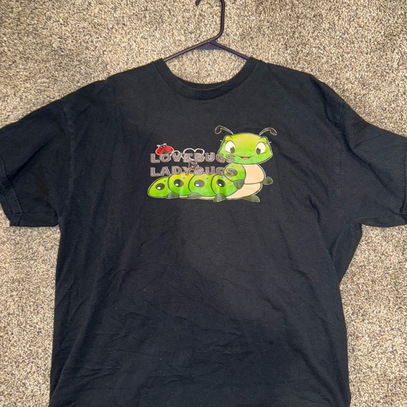 Gildan Tops - Gildan Black Tee with Green and Red Graphic